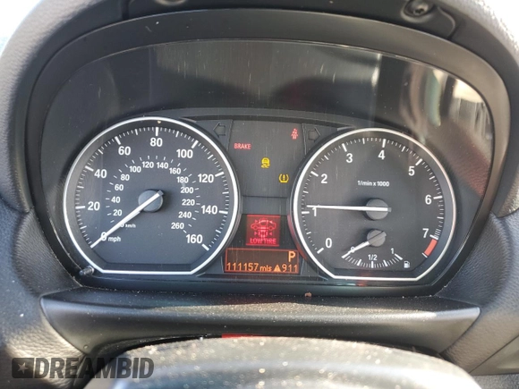 2013 BMW 1 Series 128i z VIN WBAUN1C52DVR01683, wystawiony jako Copart lot #88423465 z przebiegiem 111 157 mil mil oraz Szkoda całkowita • Salvage title. Historia ofert i sprzedaży dostępna na DreamBid. Obrazek 9.