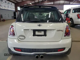2010 MINI Hardtop S с VIN WMWMF7C53ATZ72835, выставлен на аукционе Copart как лот 57781635 с пробегом 78 931 миль миль и Чистый • Clean title. История ставок и продаж доступна на DreamBid. Изображение 6.
