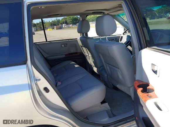 2006 Toyota Highlander Hybrid with VIN JTEEW21A660011807, listed as a IAAI auction lot 41743642 with 272,845 mi miles. Bid and sale history available at carsss.com. Image 8.