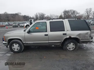 1999 GMC Yukon with VIN 1GKEK13R7XJ753243, listed as a IAAI auction lot 41231957 with 207,092 mi miles. Bid and sale history available at carsss.com. Image 14.