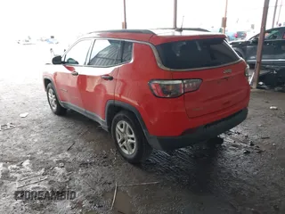 2019 Jeep Compass Sport z VIN 3C4NJCAB2KT676721, wystawiony jako IAAI lot #42116610 z przebiegiem 130 701 mil mil oraz . Historia ofert i sprzedaży dostępna na DreamBid. Obrazek 3.