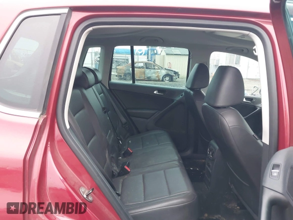 2011 Volkswagen Tiguan SEL w/Premium Navi z VIN WVGAV7AXXBW000903, wystawiony jako IAAI lot #40965481 z przebiegiem 107 918 mil mil oraz . Historia ofert i sprzedaży dostępna na DreamBid. Obrazek 8.