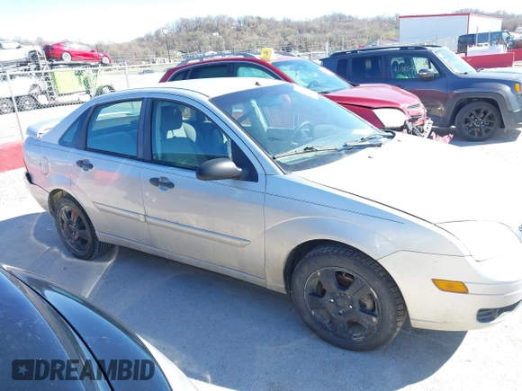 2006 Ford Focus S with VIN 1FAHP34N56W197930, listed as a IAAI auction lot 41842290 with 269,935 mi miles and . Bid and sale history available at carsss.com. Image 5.