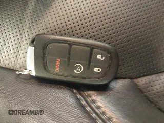 2021 Jeep Cherokee Latitude Lux z VIN 1C4PJMMX5MD194128, wystawiony jako IAAI lot #42257671 z przebiegiem 25 969 mil mil oraz . Historia ofert i sprzedaży dostępna na DreamBid. Obrazek 11.