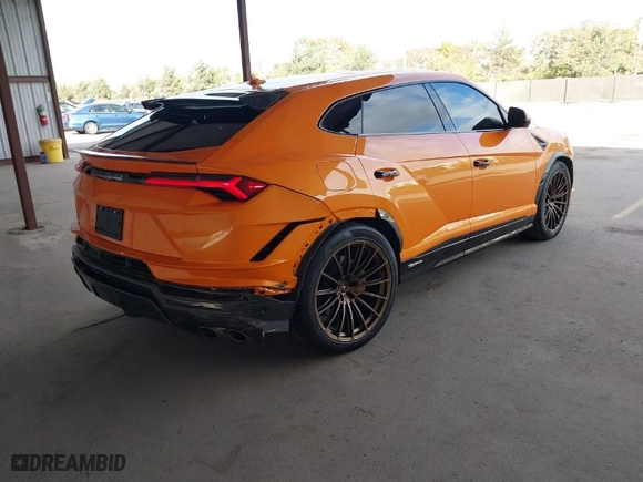 2023 Lamborghini Urus Performante with VIN ZPBUC3ZL6PLA25073, listed as a IAAI auction lot 41450564 with 13,945 mi miles. Bid and sale history available at carsss.com. Image 4.