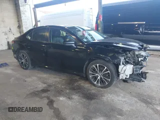 2018 Toyota Camry LE z VIN JTNB11HK6J3002817, wystawiony jako IAAI lot #41589600 z przebiegiem 158 922 mil mil oraz . Historia ofert i sprzedaży dostępna na DreamBid. Obrazek 1.