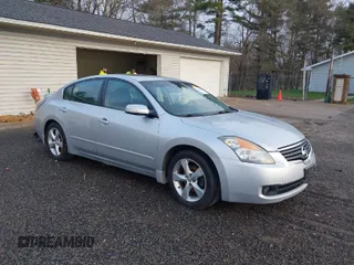 2008 Nissan Altima 3.5 SE with VIN 1N4BL21E88N454376, listed as a IAAI auction lot 41919342 with 243,006 mi miles. Bid and sale history available at carsss.com. Image 1.