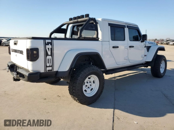 2022 Jeep Gladiator Rubicon with VIN 1C6JJTBG5NL152818, listed as a Copart auction lot 80095554 with 9,579 mi miles and Salvage title. Bid and sale history available at DreamBid. Image 3.