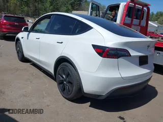 2024 Tesla Model Y с VIN 7SAYGDED8RF211112, выставлен на аукционе IAAI как лот 42176000 с пробегом 16 677 миль миль и . История ставок и продаж доступна на DreamBid. Изображение 3.