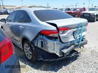 2020 Toyota Corolla LE with VIN JTDEPRAE0LJ080690, listed as a IAAI auction lot 41905637 with 32,904 mi miles and . Bid and sale history available at DreamBid. Image 3.