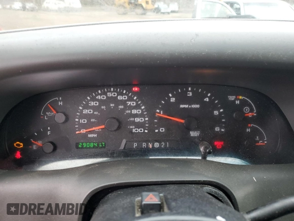 2003 Ford F-250 XL z VIN 1FTNW21L13EB65006, wystawiony jako Copart lot #46808255 z przebiegiem 290 841 mil mil oraz Czysty tytuł • Clean title. Historia ofert i sprzedaży dostępna na DreamBid. Obrazek 9.