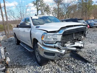 2020 Ram 2500 Big Horn z VIN 3C6UR5JL9LG141296, wystawiony jako IAAI lot #41379598 z przebiegiem 193 539 mil mil oraz . Historia ofert i sprzedaży dostępna na DreamBid. Obrazek 1.