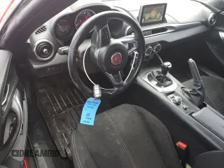 2017 FIAT 124 Spider Lusso z VIN JC1NFAEKXH0102435, wystawiony jako Copart lot #54235675 z przebiegiem 84 343 mil mil oraz Szkoda całkowita • Salvage title. Historia ofert i sprzedaży dostępna na DreamBid. Obrazek 8.