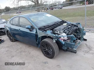 2025 Toyota Camry LE z VIN 4T1DAACK8SU547753, wystawiony jako IAAI lot #41339945 z przebiegiem 4 215 mil mil oraz . Historia ofert i sprzedaży dostępna na DreamBid. Obrazek 1.
