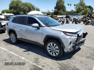 2024 Toyota RAV4 XLE Premium z VIN 2T3C1RFV8RC263882, wystawiony jako Copart lot #63328475 z przebiegiem 11 788 mil mil oraz Szkoda całkowita • Salvage title. Historia ofert i sprzedaży dostępna na DreamBid. Obrazek 4.