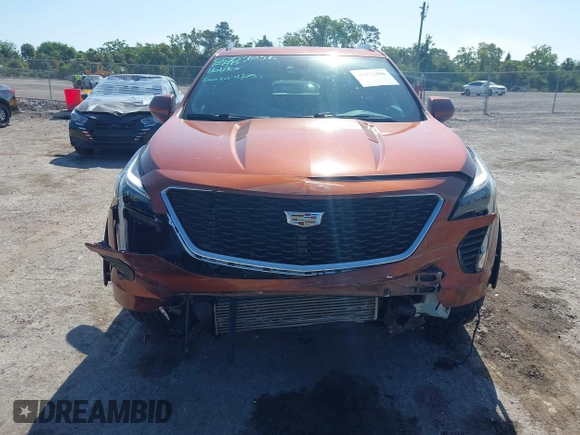 2019 Cadillac XT4 FWD Sport z VIN 1GYFZER4XKF103780, wystawiony jako IAAI lot #42171306 z przebiegiem 99 260 mil mil oraz . Historia ofert i sprzedaży dostępna na DreamBid. Obrazek 12.