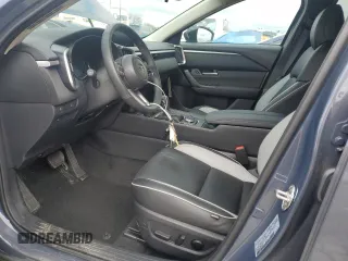 2025 Mazda CX-50 S Preferred z VIN 7MMVABBM4SN338456, wystawiony jako Copart lot #54014995 z przebiegiem 5 695 mil mil oraz Szkoda całkowita • Salvage title. Historia ofert i sprzedaży dostępna na DreamBid. Obrazek 7.