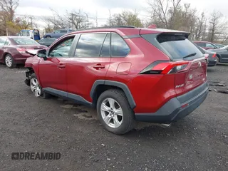 2020 Toyota RAV4 XLE with VIN 2T3P1RFV4LW115588, listed as a IAAI auction lot 40821216 with 60,697 mi miles. Bid and sale history available at carsss.com. Image 3.