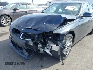 2016 BMW 3 Series 320i xDrive z VIN WBA8A3C50GK689560, wystawiony jako IAAI lot #41761594 z przebiegiem 86 453 mil mil oraz . Historia ofert i sprzedaży dostępna na DreamBid. Obrazek 6.