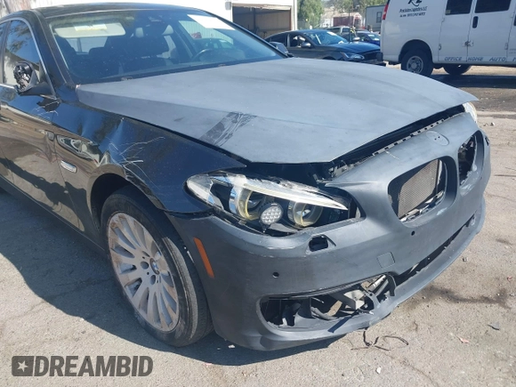 2015 BMW 5 Series 550i z VIN WBAKN9C53FD682327, wystawiony jako IAAI lot #42314810 z przebiegiem 131 794 mil mil oraz . Historia ofert i sprzedaży dostępna na DreamBid. Obrazek 6.