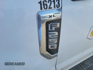 2019 Ford F-250 XL with VIN 1FT7X2B67KED41490, listed as a IAAI auction lot 42122674 with 141,740 mi miles and . Bid and sale history available at DreamBid. Image 1.