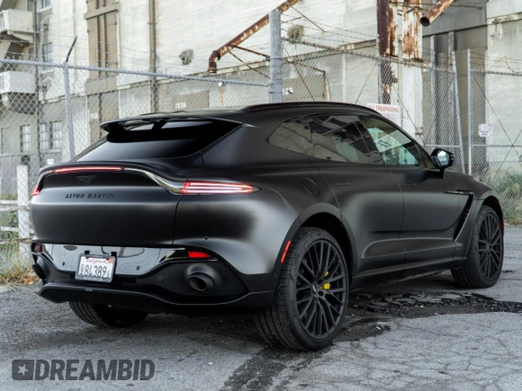 2022 Aston Martin DBX z VIN SD7VUJAW9NTV05320, wystawiony jako Copart lot #60103705 z przebiegiem 9 231 mil mil oraz Szkoda całkowita • Salvage title. Historia ofert i sprzedaży dostępna na DreamBid. Obrazek 3.