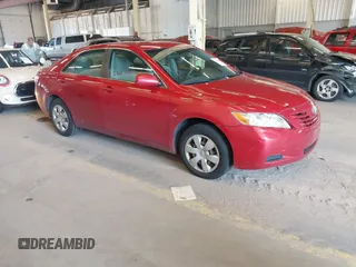 2007 Toyota Camry CE z VIN 4T4BE46K37R004090, wystawiony jako IAAI lot #42028376 z przebiegiem 110 803 mil mil oraz . Historia ofert i sprzedaży dostępna na DreamBid. Obrazek 1.