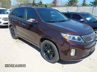 2014 Kia Sorento SX Limited z VIN 5XYKW4A75EG429467, wystawiony jako IAAI lot #42199542 z przebiegiem 184 492 mil mil oraz . Historia ofert i sprzedaży dostępna na DreamBid. Obrazek 1.