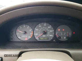 2001 Mazda 626 LX z VIN 1YVGF22C515251837, wystawiony jako Copart lot #56854605 z przebiegiem 173 148 mil mil oraz Szkody całkowita. Historia ofert i sprzedaży dostępna na DreamBid. Obrazek 9.