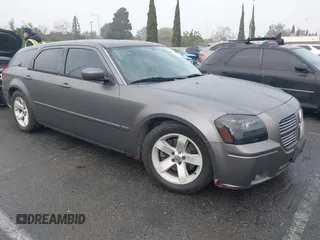 2005 Dodge Magnum RT with VIN 2D4GV58265H500284, listed as a IAAI auction lot 41194672 with 104,894 mi miles. Bid and sale history available at carsss.com. Image 1.
