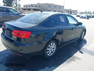 2012 Volkswagen Jetta SE с VIN 3VWDP7AJ2CM360172, выставлен на аукционе IAAI как лот 42286893 с пробегом 122 821 миль миль и . История ставок и продаж доступна на DreamBid. Изображение 4.