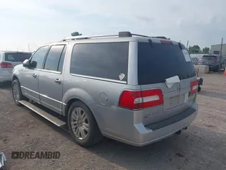 2013 Lincoln Navigator z VIN 5LMJJ3H59DEL09289, wystawiony jako IAAI lot #42380340 z przebiegiem 238 384 mil mil oraz . Historia ofert i sprzedaży dostępna na DreamBid. Obrazek 3.