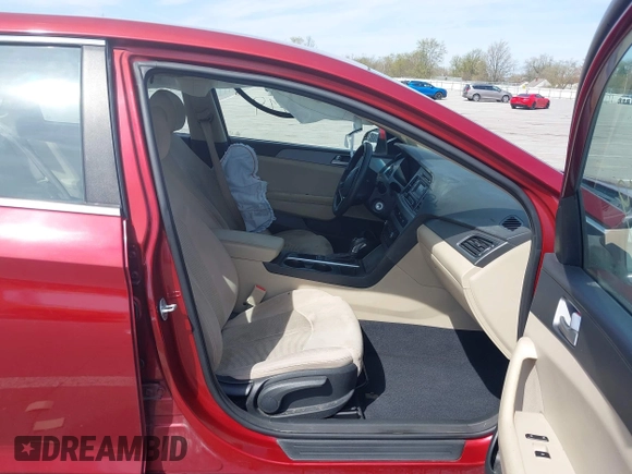 2015 Hyundai Sonata SE z VIN 5NPE24AF5FH146951, wystawiony jako IAAI lot #42037719 z przebiegiem 100 784 mil mil oraz . Historia ofert i sprzedaży dostępna na DreamBid. Obrazek 5.