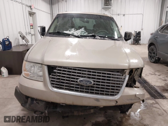 2004 Ford Expedition Special Service with VIN 1FMPU16L34LB27156, listed as a IAAI auction lot 41561202 with 230,318 mi miles. Bid and sale history available at carsss.com. Image 12.