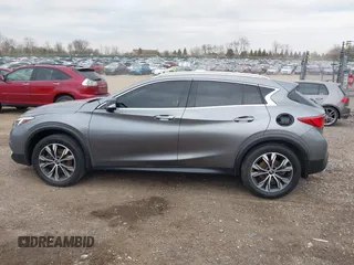 2017 Infiniti QX30 Premium z VIN SJKCH5CR2HA022260, wystawiony jako IAAI lot #42067553 z przebiegiem 85 301 mil mil oraz . Historia ofert i sprzedaży dostępna na DreamBid. Obrazek 14.