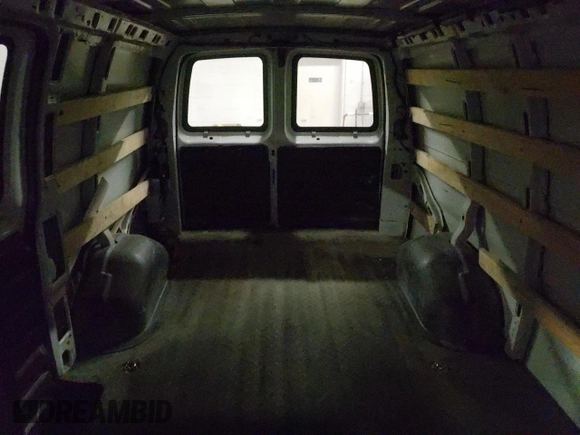 2020 GMC Savana Cargo z VIN 1GTW7AFG0L1264205, wystawiony jako Copart lot #84242264 z przebiegiem 48 273 mil mil oraz Szkoda całkowita • Salvage title. Historia ofert i sprzedaży dostępna na DreamBid. Obrazek 10.
