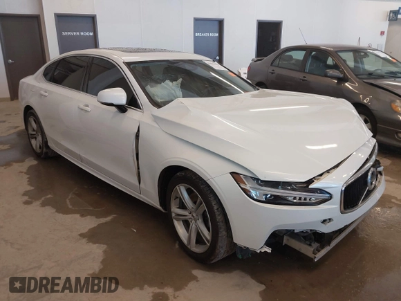 2019 Volvo S90 Momentum with VIN LVY102AK5KP081791, listed as a IAAI auction lot 41632562 with 117,384 mi miles. Bid and sale history available at carsss.com. Image 1.
