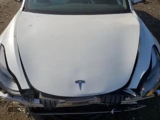 2023 Tesla Model 3 z VIN 5YJ3E1EA1PF564693, wystawiony jako Copart lot #68504674 z przebiegiem 25 183 mil mil oraz Szkoda całkowita • Salvage title. Historia ofert i sprzedaży dostępna na DreamBid. Obrazek 11.