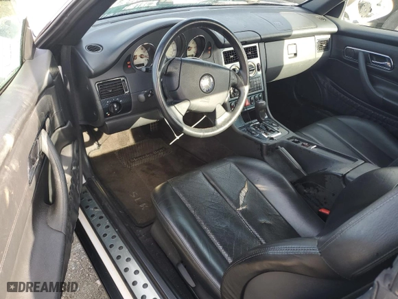 2000 Mercedes-Benz SLK-Class Kompressor with VIN WDBKK47F5YF149967, listed as a Copart auction lot 87333124 with 171,217 mi miles and Salvage Title. Bid and sale history available at carsss.com. Image 8.