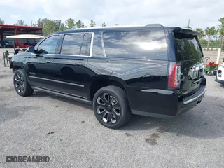 2018 GMC Yukon XL Denali with VIN 1GKS2HKJ0JR361463, listed as a IAAI auction lot 41713458 with 113,569 mi miles. Bid and sale history available at carsss.com. Image 3.