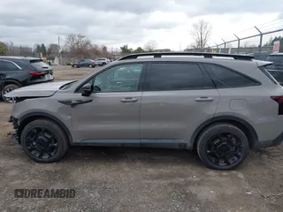 2025 Kia Sorento X-Line SX Prestige z VIN 5XYRKDJF9SG329417, wystawiony jako IAAI lot #41860763 z przebiegiem 1 753 mil mil oraz . Historia ofert i sprzedaży dostępna na DreamBid. Obrazek 15.