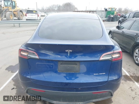2024 Tesla Model Y Long Range z VIN 7SAYGDEE9RA244657, wystawiony jako IAAI lot #41694621 z przebiegiem 12 991 mil mil oraz . Historia ofert i sprzedaży dostępna na DreamBid. Obrazek 17.