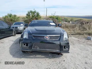 2013 Cadillac CTS-V z VIN 1G6DV1EP2D0167743, wystawiony jako IAAI lot #41450088 z przebiegiem 131 184 mil mil oraz . Historia ofert i sprzedaży dostępna na DreamBid. Obrazek 12.