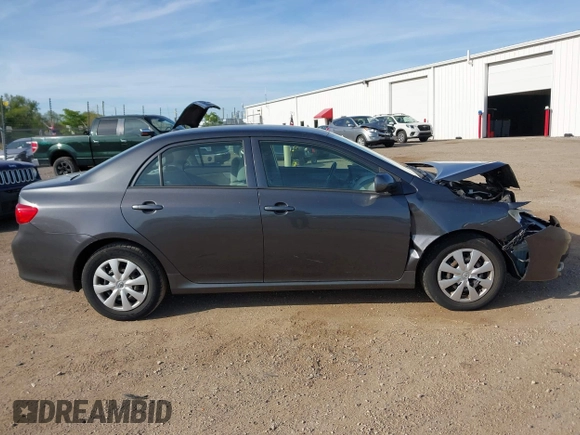 2010 Toyota Corolla z VIN 1NXBU4EE1AZ291154, wystawiony jako IAAI lot #42225867 z przebiegiem 132 425 mil mil oraz . Historia ofert i sprzedaży dostępna na DreamBid. Obrazek 13.