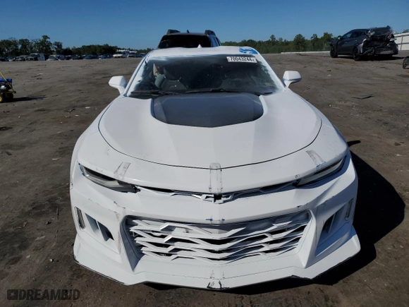 2022 Chevrolet Camaro ZL1 with VIN 1G1FK1R63N0122921, listed as a Copart auction lot 70043244 with 18,236 mi miles and Salvage Title. Bid and sale history available at carsss.com. Image 5.