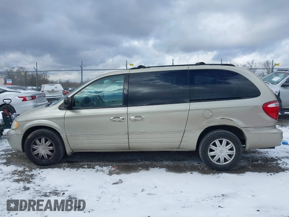2006 Chrysler Town & Country LWB Touring with VIN 2A8GP54L86R887561, listed as a IAAI auction lot 41235389 with 124,554 mi miles. Bid and sale history available at carsss.com. Image 14.