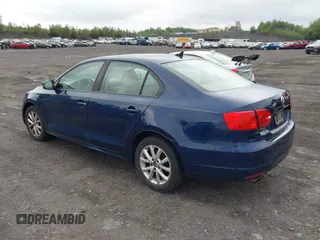 2011 Volkswagen Jetta SE z VIN 3VWDZ7AJ2BM388322, wystawiony jako IAAI lot #42772120 z przebiegiem 240 415 mil mil oraz . Historia ofert i sprzedaży dostępna na DreamBid. Obrazek 3.
