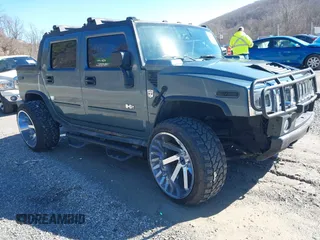 2005 Hummer H2 SUT with VIN 5GRGN22U85H107090, listed as a IAAI auction lot 41514241 with 202,119 mi miles. Bid and sale history available at carsss.com. Image 1.