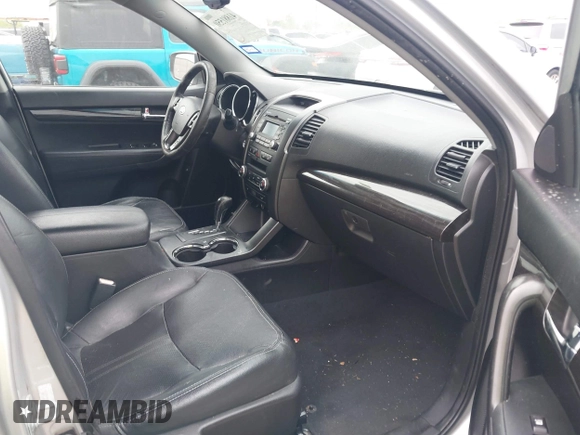2011 Kia Sorento EX with VIN 5XYKU4A17BG185527, listed as a IAAI auction lot 41881550 with 82,948 mi miles. Bid and sale history available at carsss.com. Image 5.