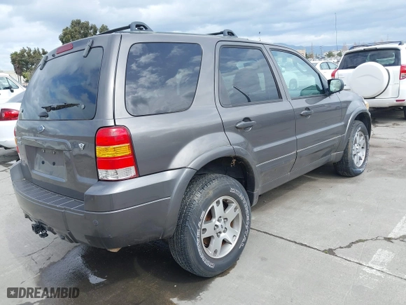 2005 Ford Escape Limited with VIN 1FMCU94195KC22522, listed as a IAAI auction lot 41901471 with 201,427 mi miles. Bid and sale history available at carsss.com. Image 4.